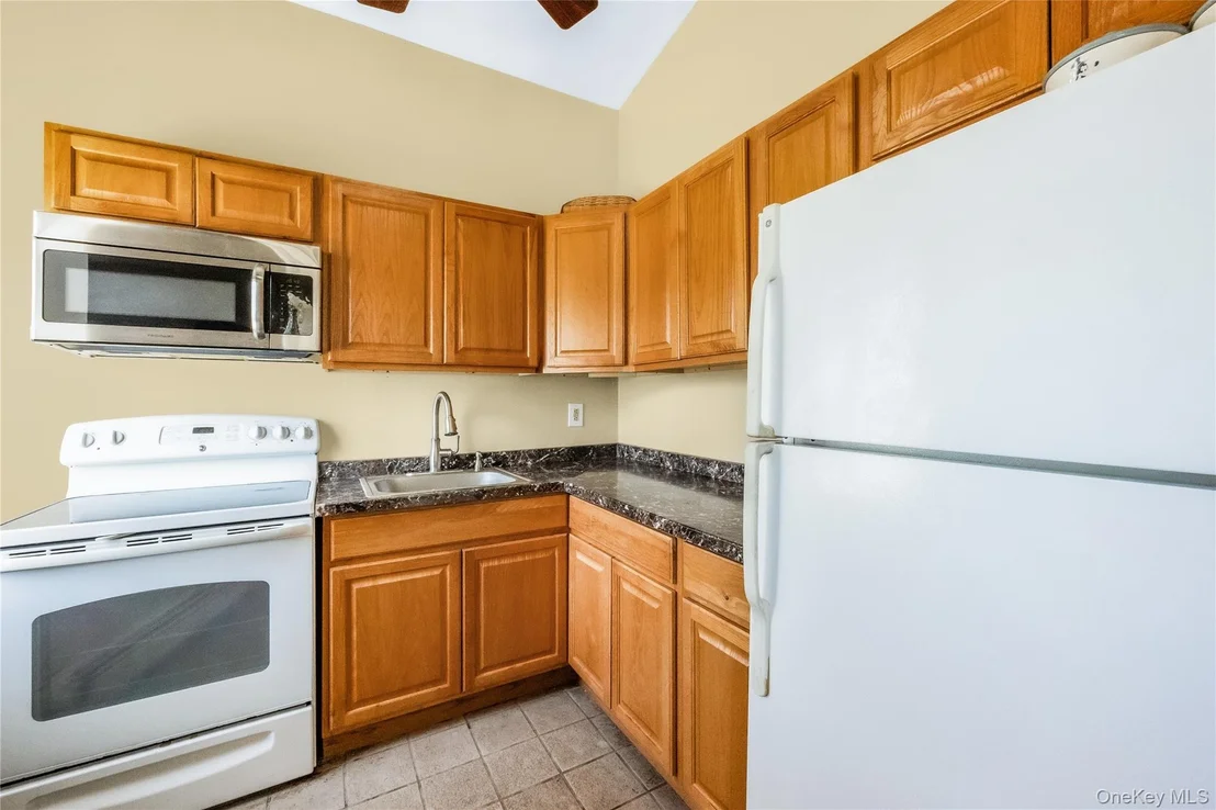 Photo of Unit 2BUPPER at 2433 union Boulevard
