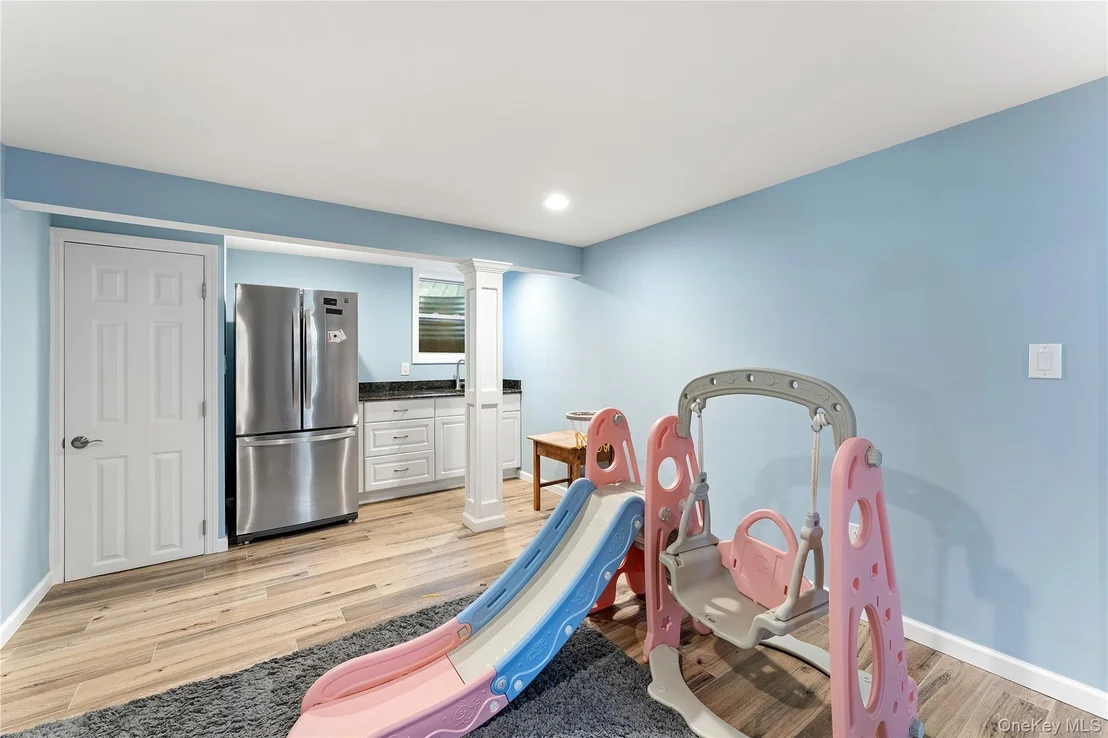 Photo of 8 Riverview Farm Road