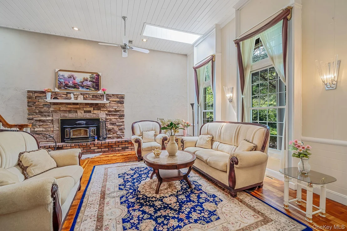 Photo of 23 Colonial Drive