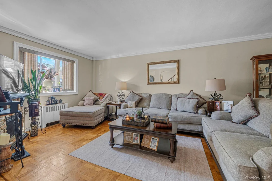 Photo of 2433 Young Avenue