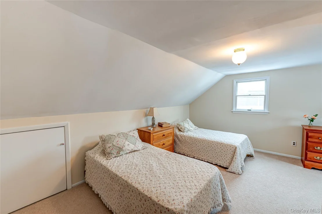 Photo of 33 Maple Avenue