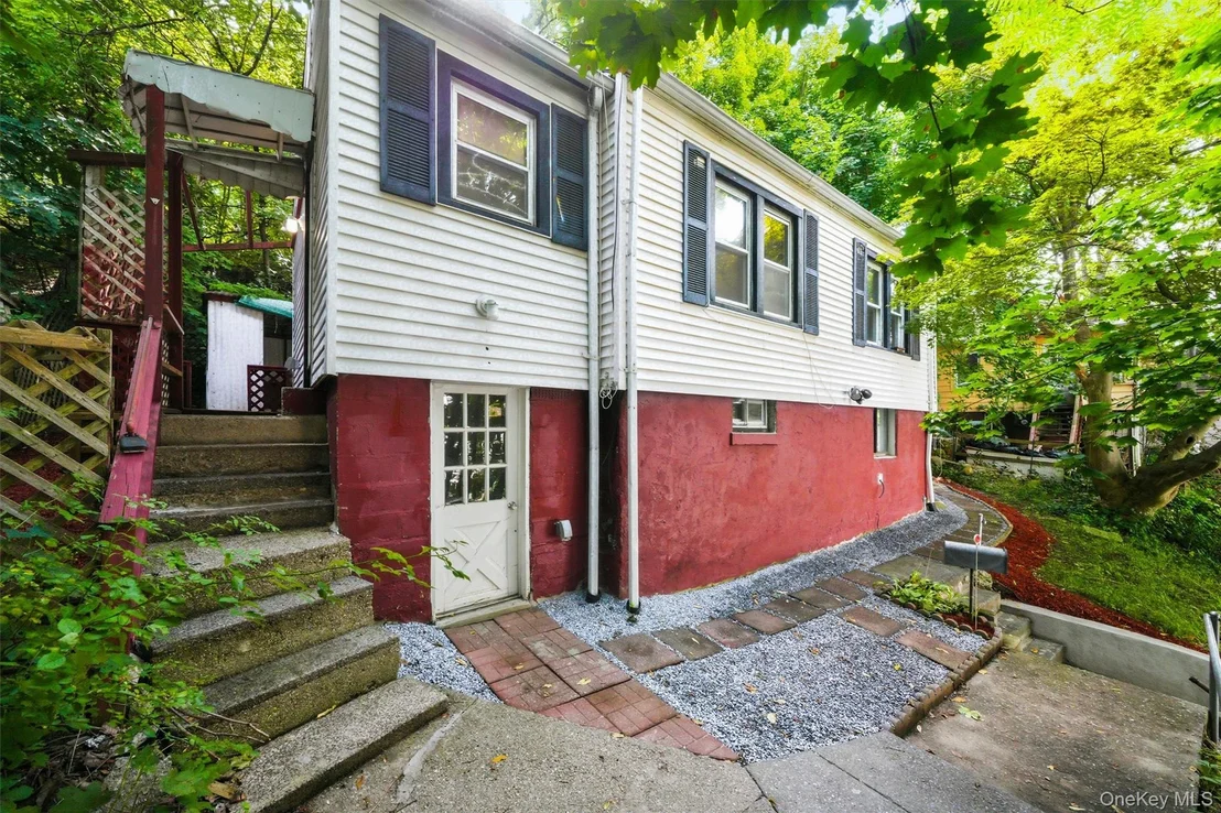 Photo of 669 N Division Street
