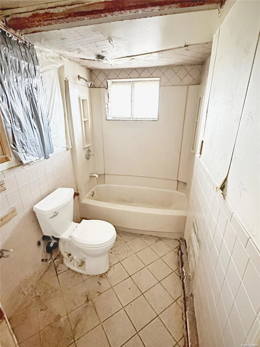 Photo of 158 Root Avenue