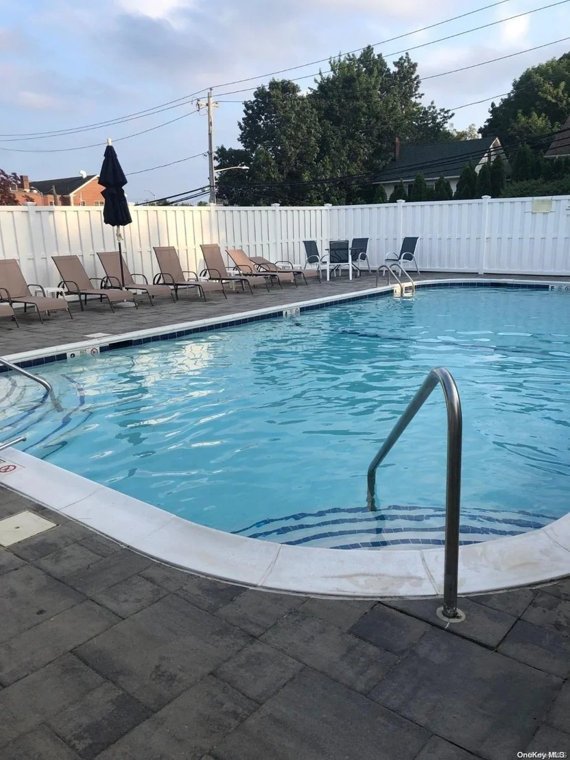 Photo of Unit 709 at 2355 Pershing Boulevard