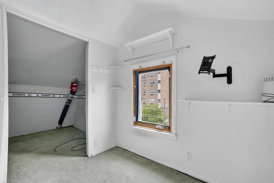 Photo of 31 Maple Avenue