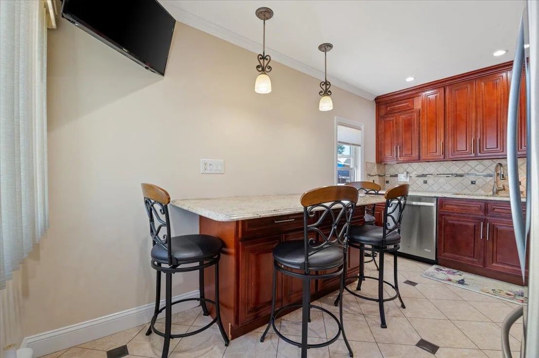 Photo of 918 Clay Street
