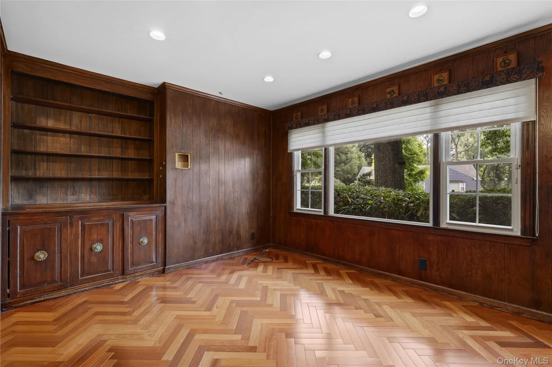 Photo of 21 Iroquois Trail