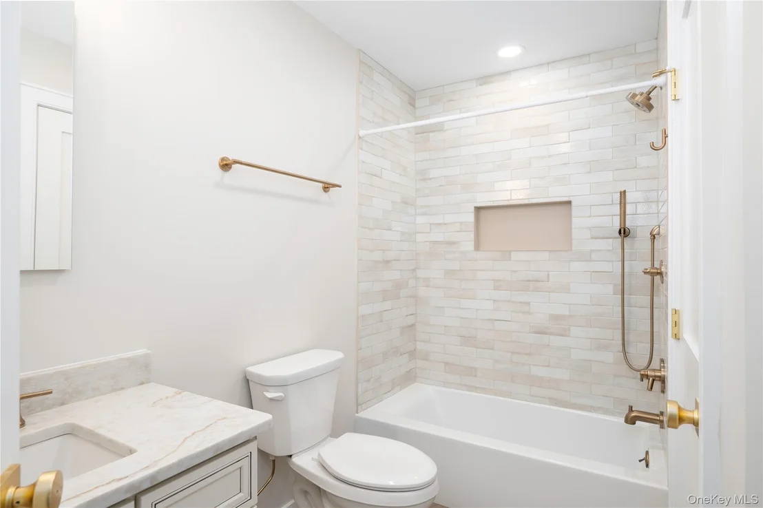 Photo of 15 Tompkins Avenue