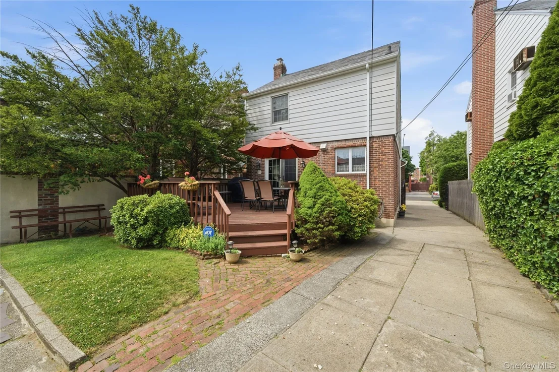 Photo of 6033 69th Lane