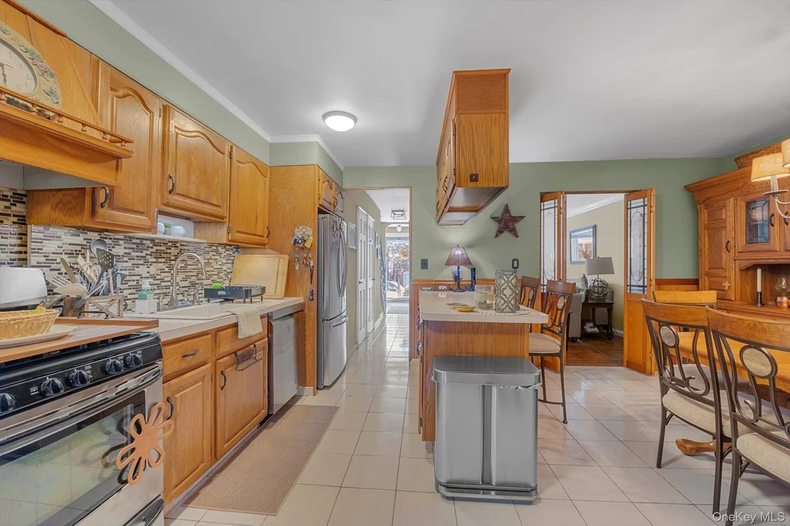 Photo of 2433 Young Avenue