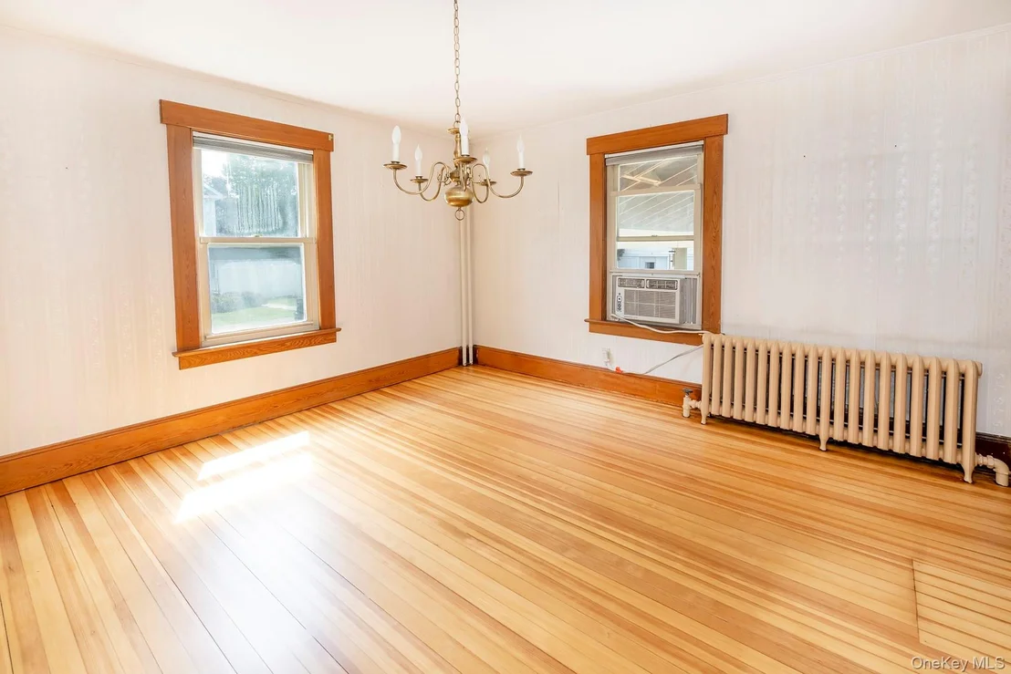Photo of 7 Maple Avenue