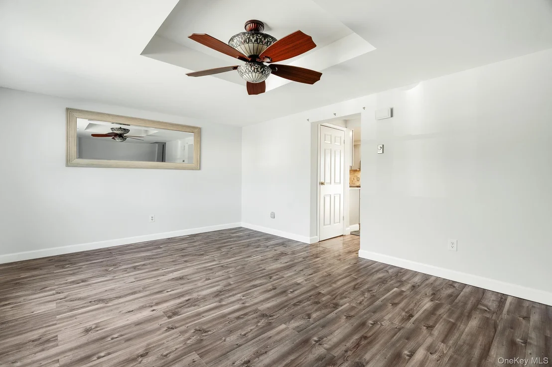 Photo of 102 Rinaldi Boulevard