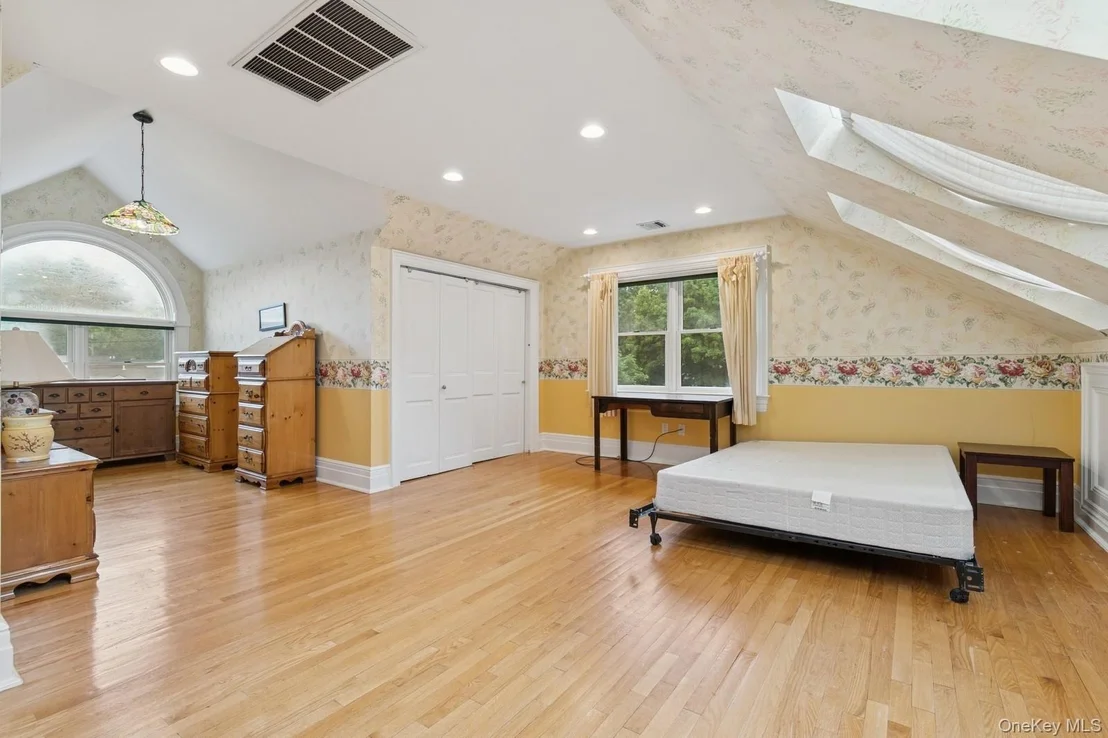Photo of 80 Soundview Drive