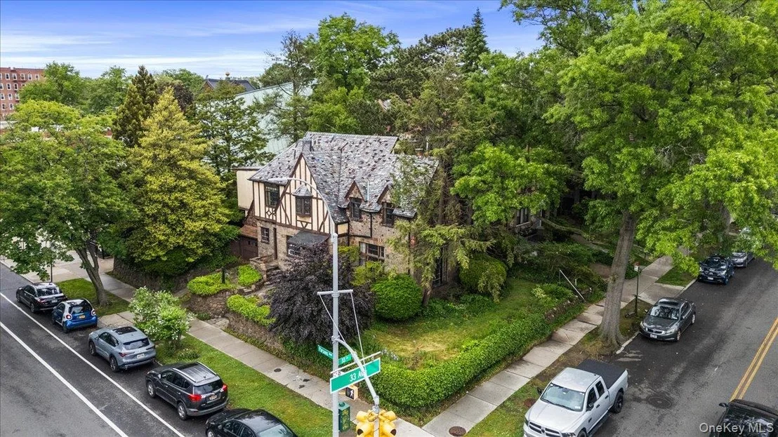 Photo of 32-29 Parsons Boulevard