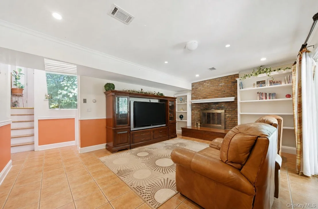 Photo of 785 Sequoia Drive