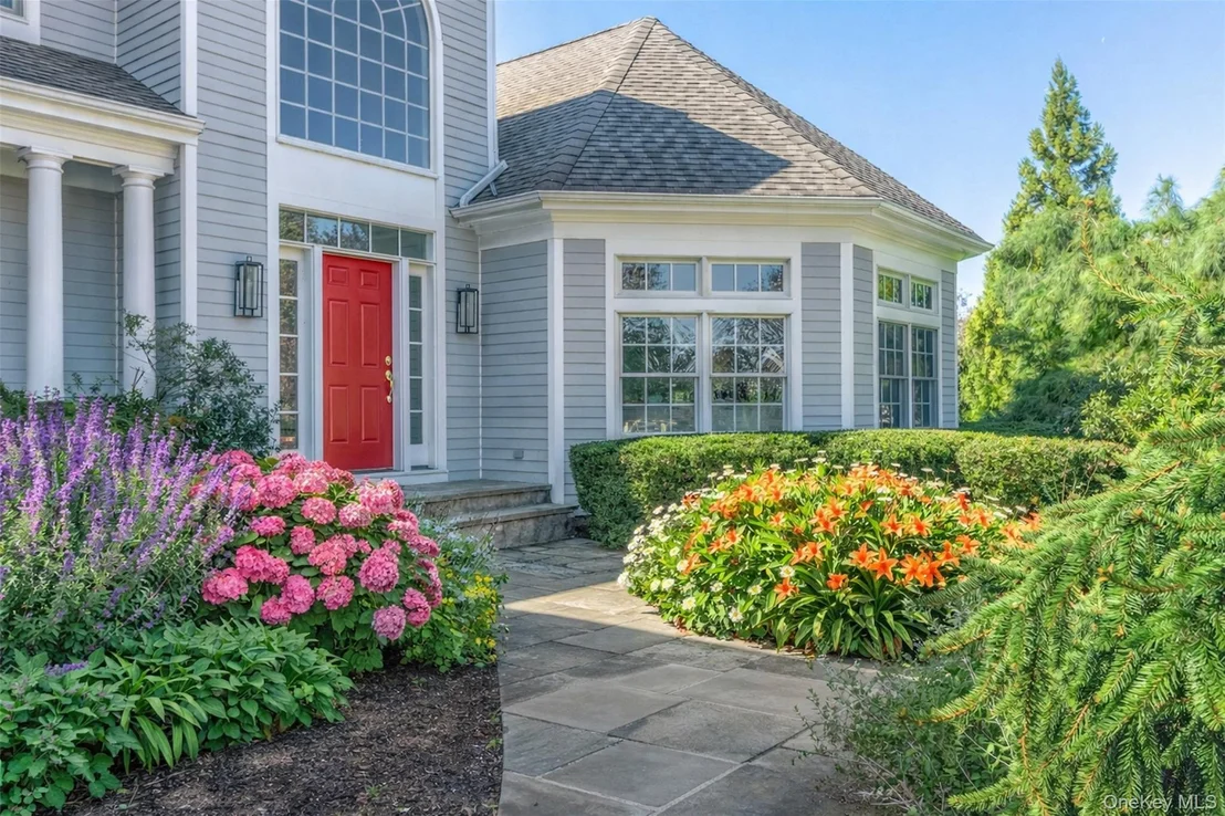 Photo of 350 Laurel Way