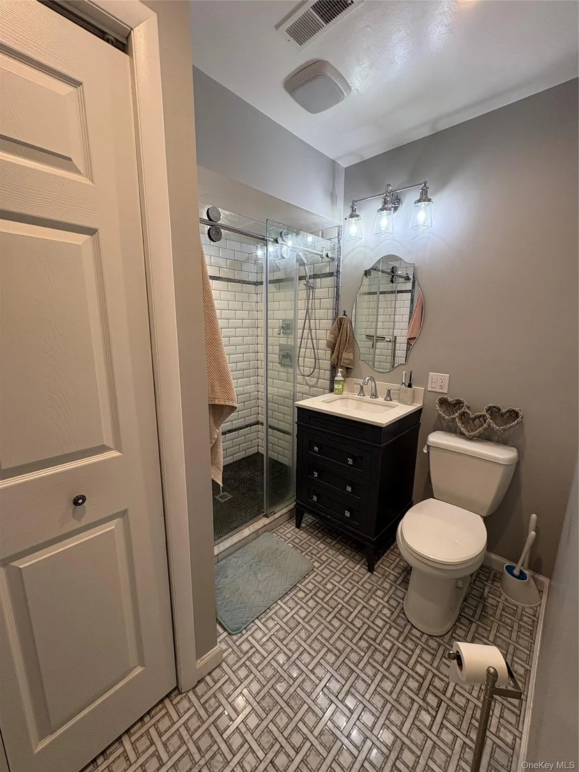 Photo of Unit E at 600 Commons Way