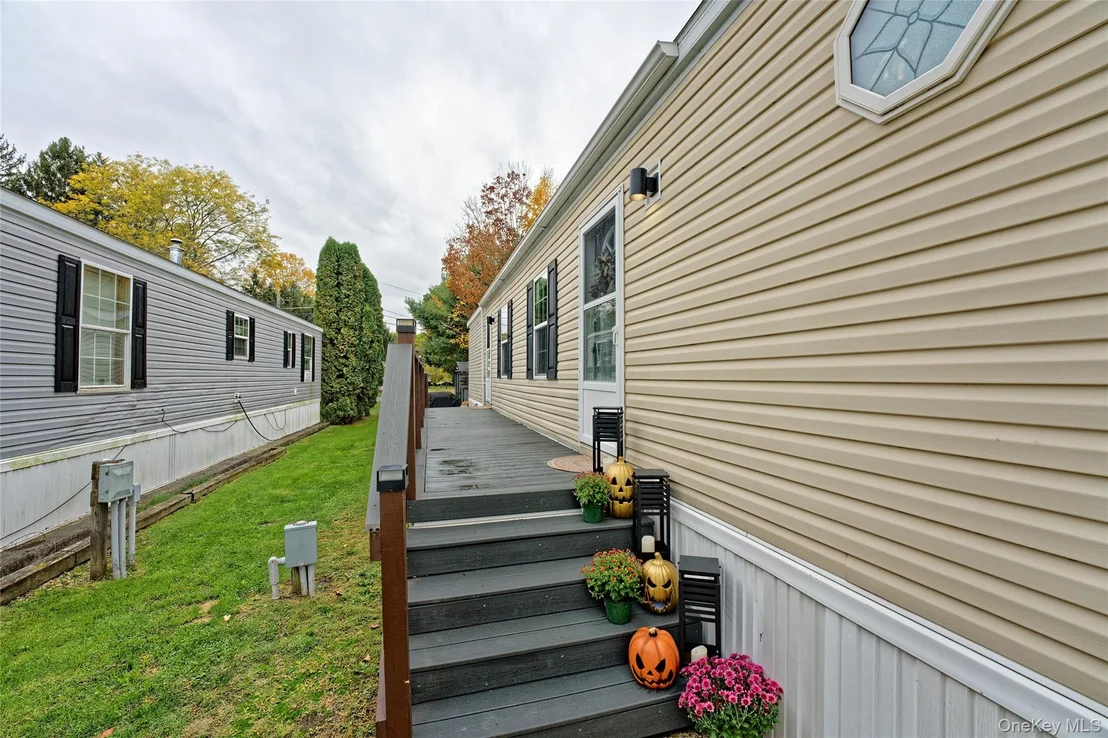 Photo of 28 Matthew Dr, Castleton
