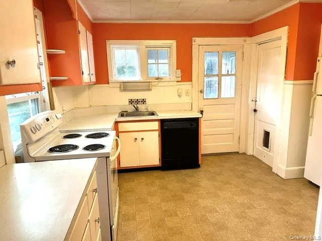 Photo of 44 Davis Avenue