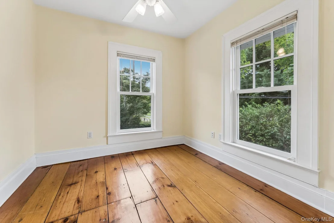 Photo of 25105 Main Road N