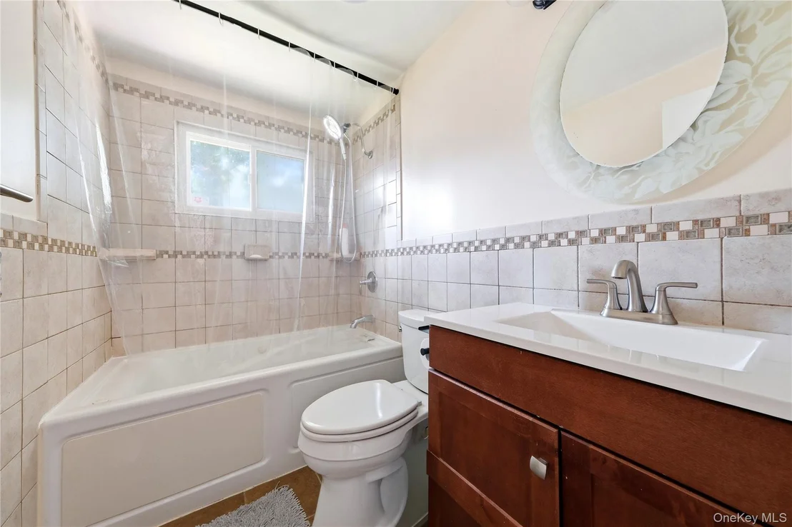 Photo of 211 Hampton Avenue