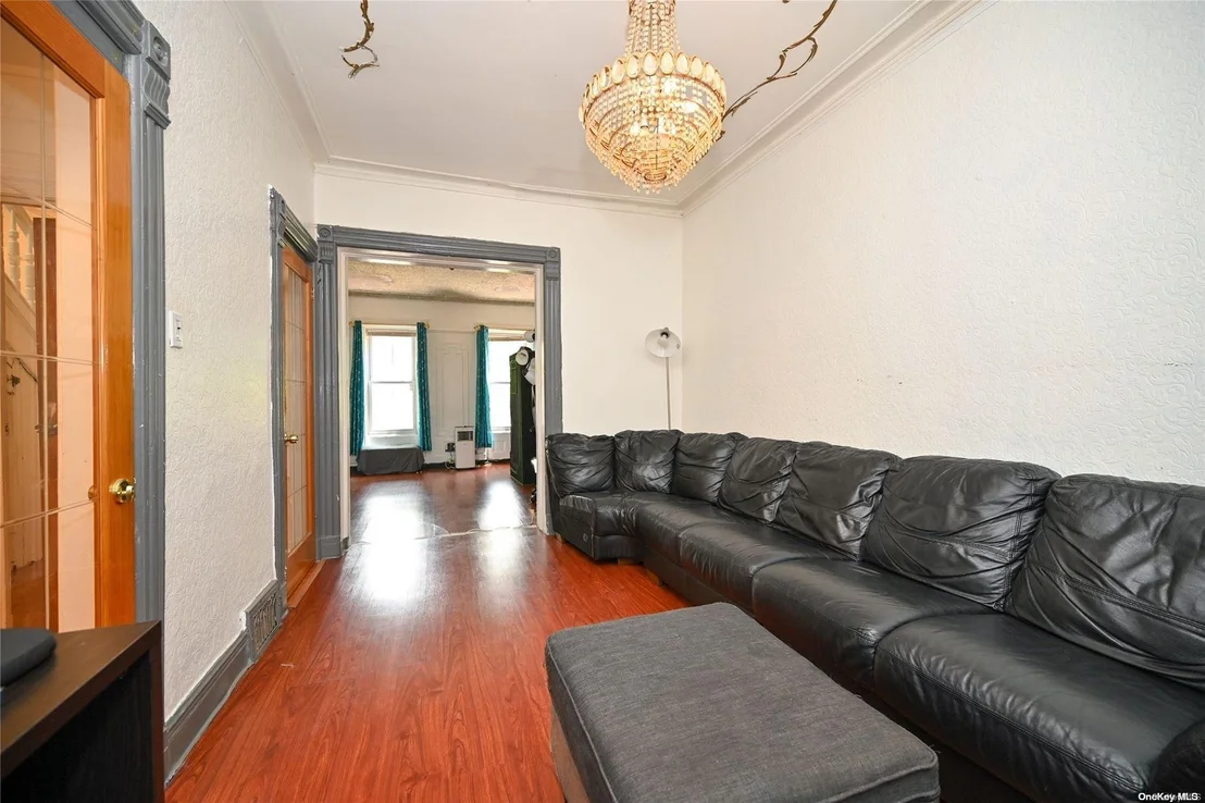 Photo of 468 Crescent Street