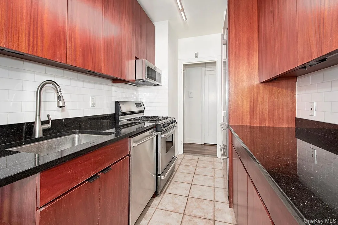 Photo of Unit 3F at 35 Parkview Avenue