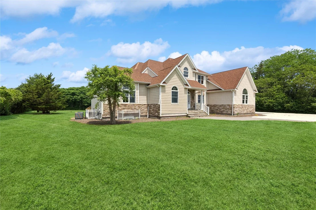 Photo of 1465 Ackerly Pond Lane