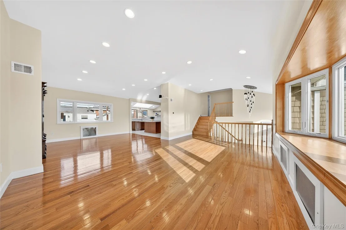 Photo of 38 S Oaks Boulevard