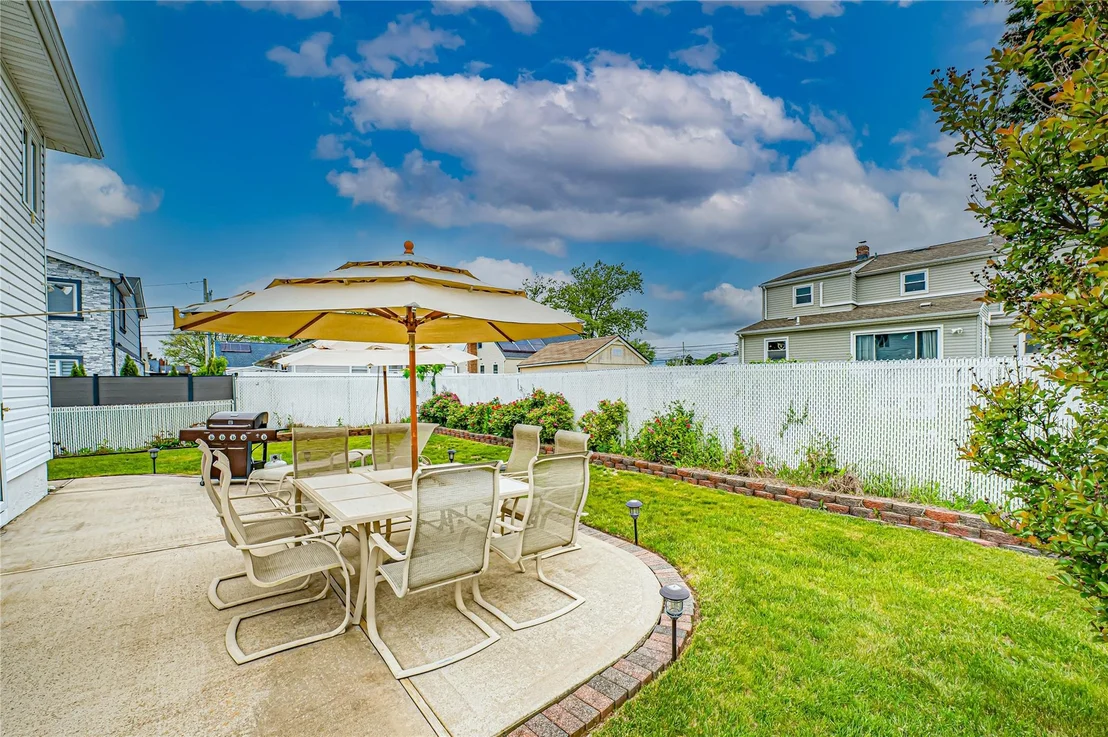 Photo of 50 West Hampton Road