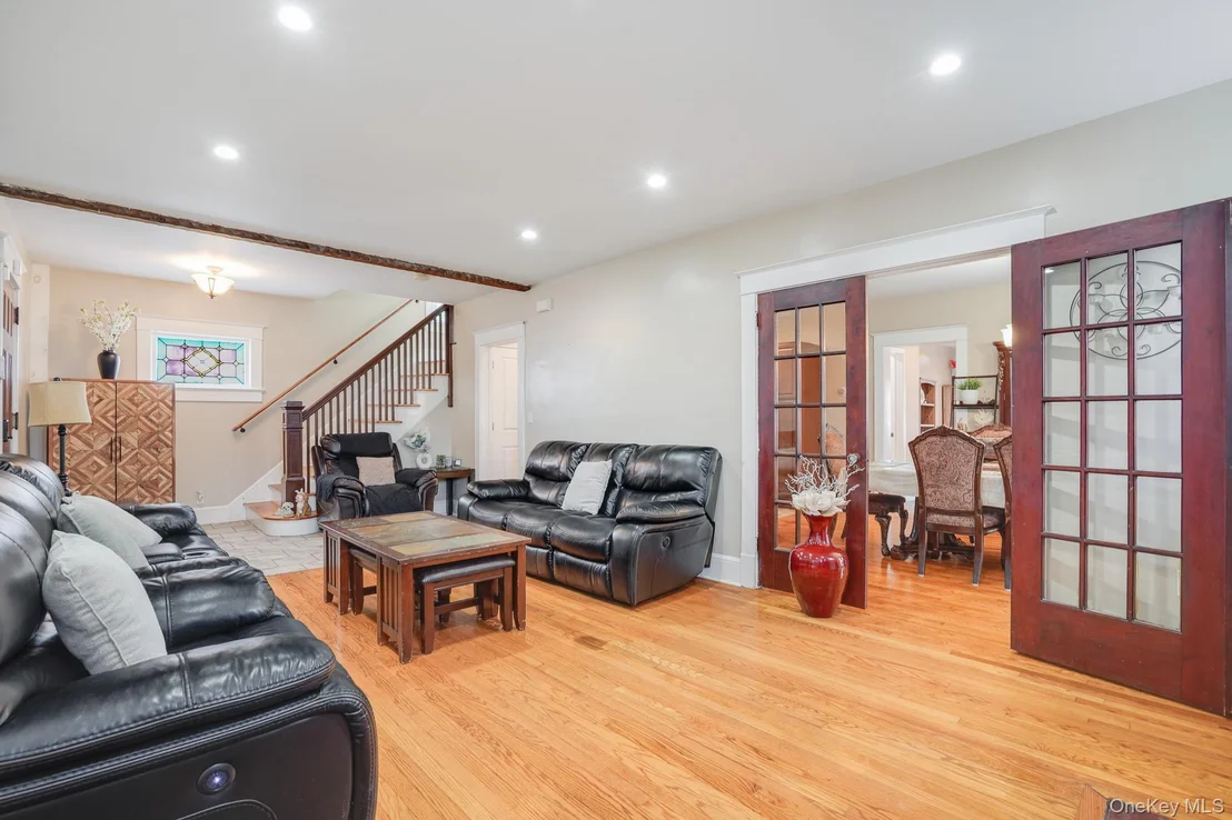 Photo of 609 Washington Street