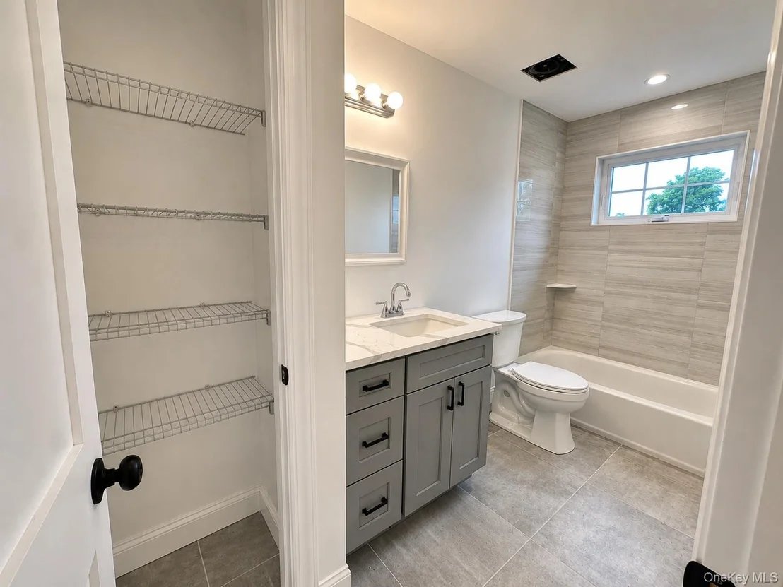 Photo of 7 Edgewater Drive