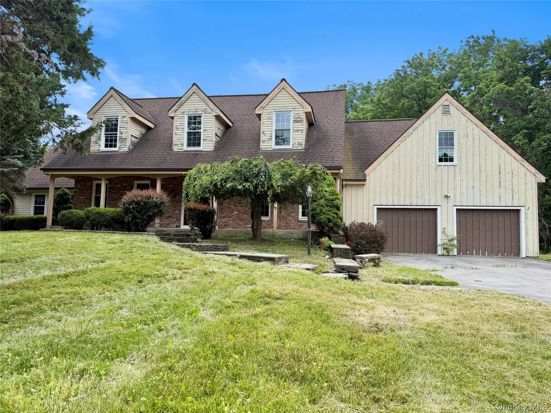 Photo of 18 Fox Run