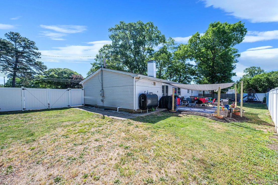 Photo of 100 Patchogue Holbrook Road