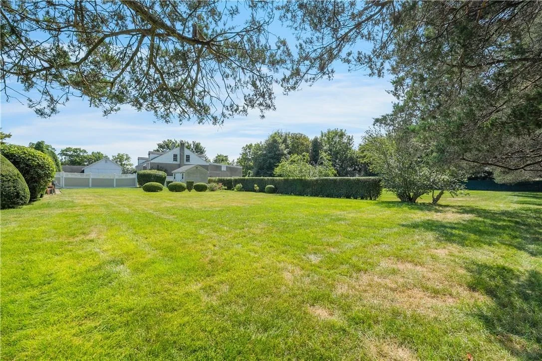 Photo of 202 Moriches Road