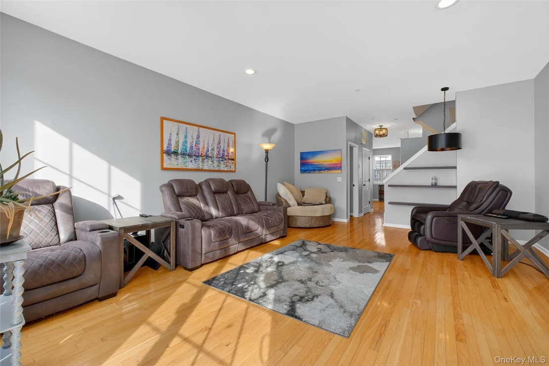 Photo of 310 Bridgeview Drive