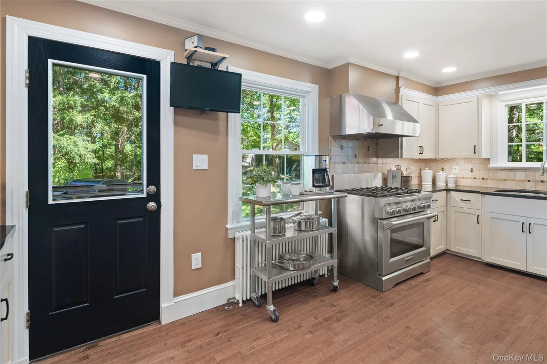 Photo of 611 Decatur Avenue