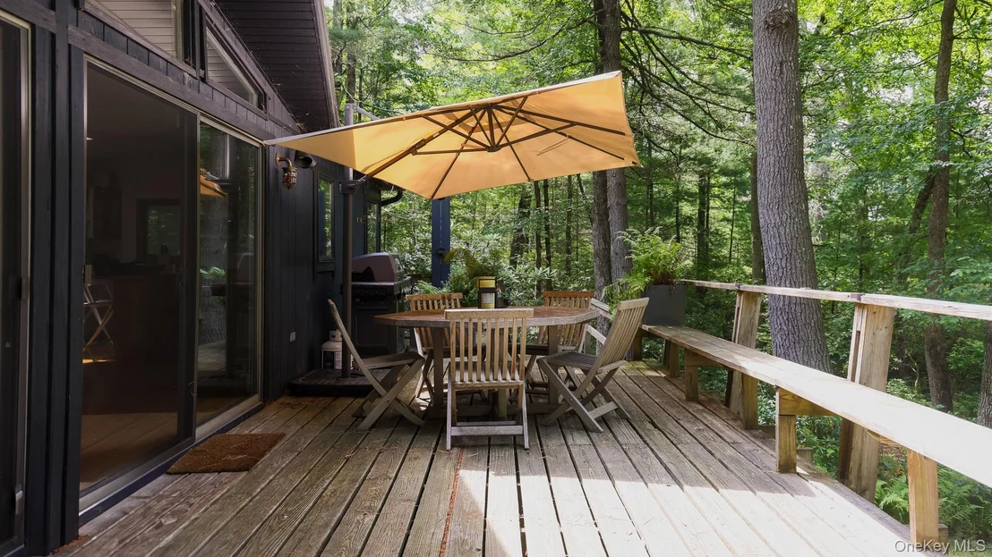 Photo of 1289 Plank Road