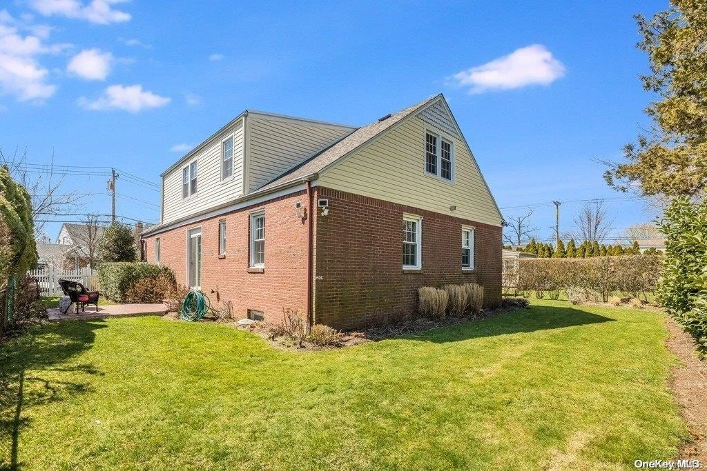 Photo of 15 Rowe Avenue