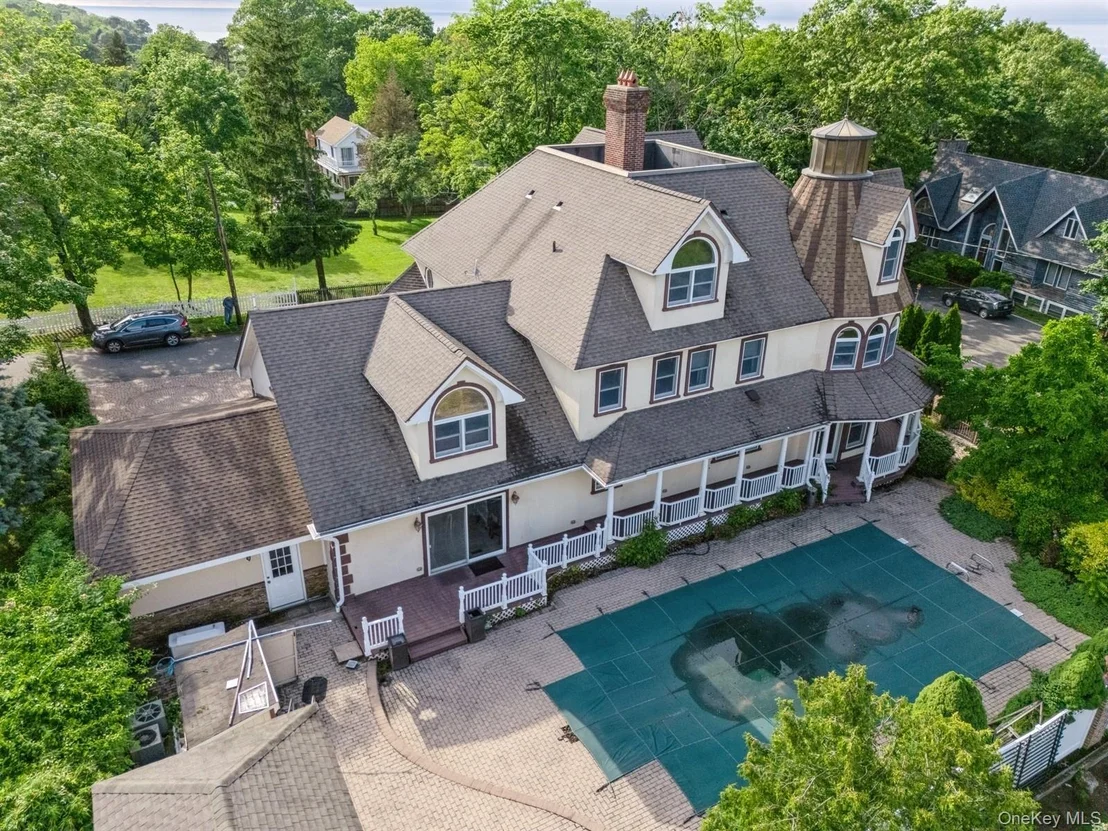 Photo of 80 Soundview Drive