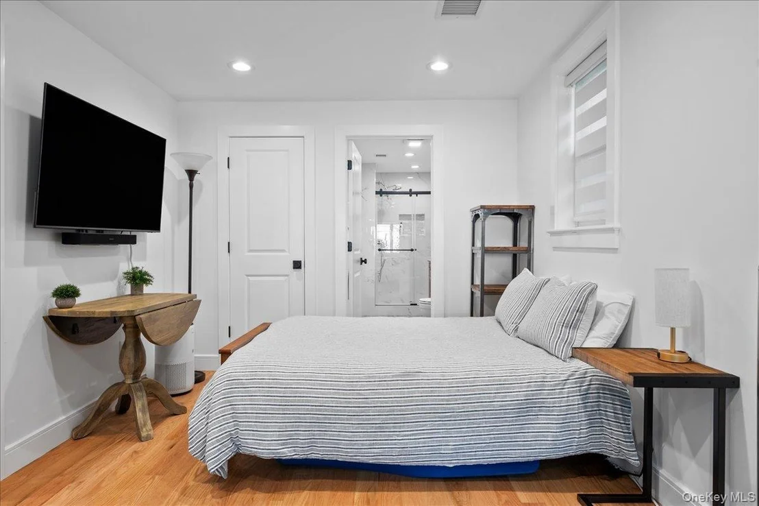 Photo of 25 Shadow Lane