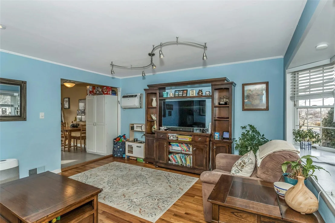 Photo of 61 Audrey Avenue