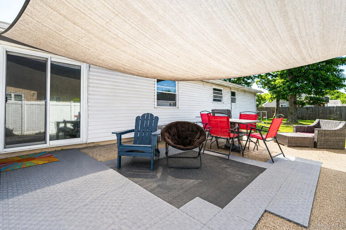 Photo of 100 Patchogue Holbrook Road