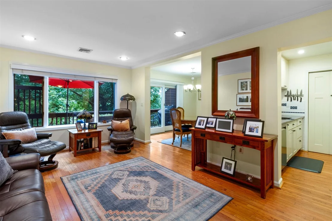 Photo of 8 Knoll View