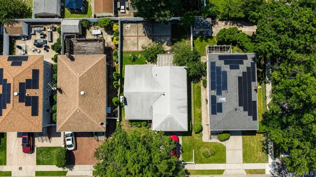 Photo of 336 W Valley Stream Boulevard