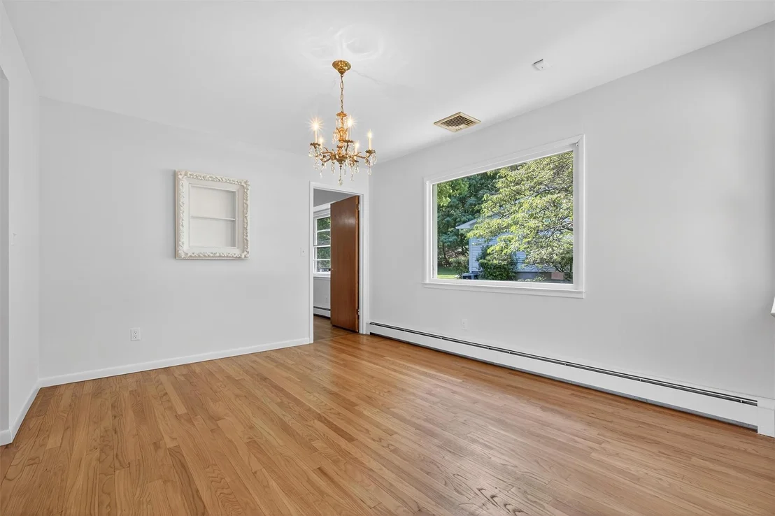 Photo of 21 Sunnycrest Road