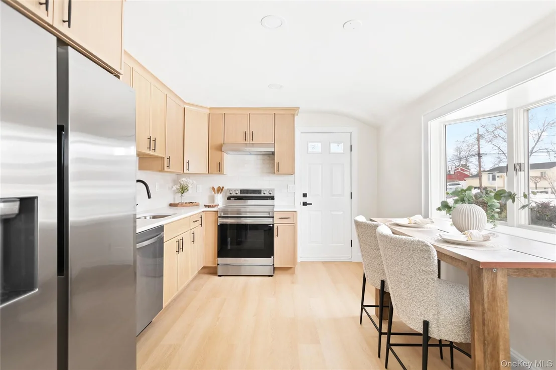 Photo of 3106 Devon Avenue