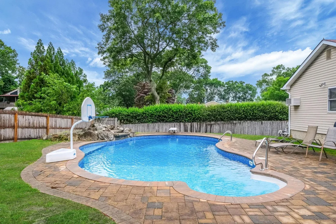 Photo of 8 Peconic Lane