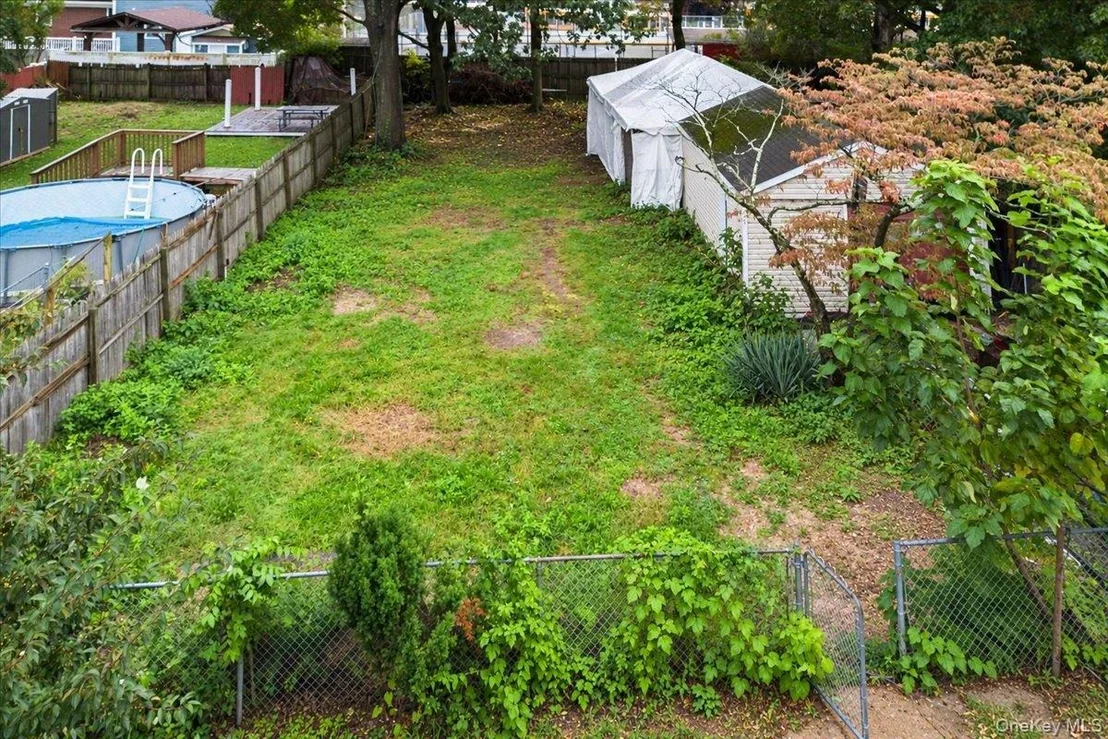 Photo of 25 3rd Avenue