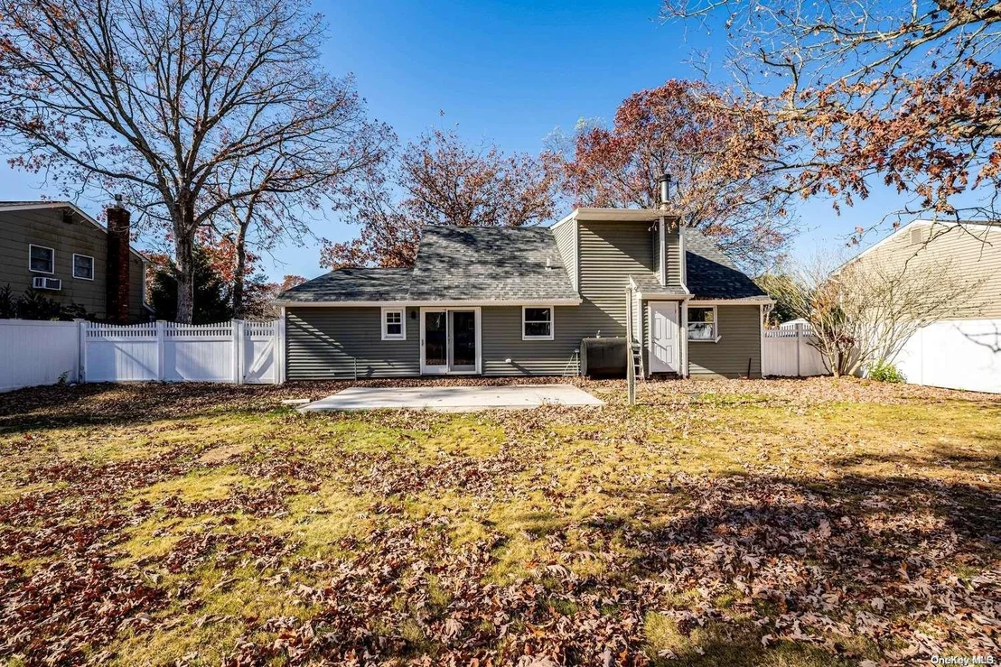 Photo of 19 Cedar Ridge Drive